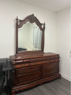 Dresser