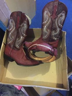 Men boots with belt size 6.