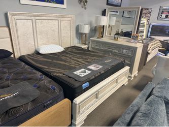 Gorgeous bedroom set! Country chic! ❤️✅🙏