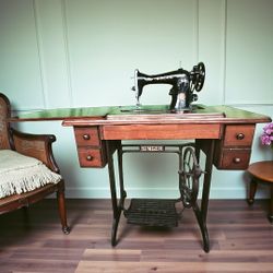Vintage 1954 Singer Sewing Machine in Antique Treadle Cabinet