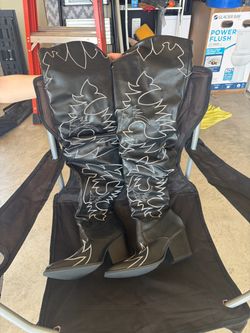 Women Black knee high boots with white flame design