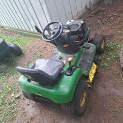John Deere Riding Lawn Tractot 13hp C Series 