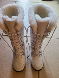 White Bear Claw snow boots..size 9 like new