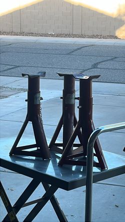 3 Jack stands
