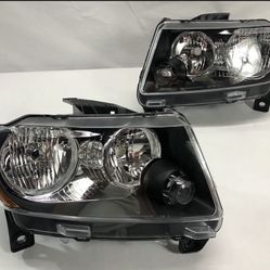 Jeep Grand Cherokee 11-13 Chrome And Black Housing With Clear Amber Headlights  Jeep Grand Cherokee 11-13 Carcasa cromada y negra con faros delanteros