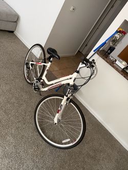 Giant Cypress "TwentyFour.7" hybrid comfort bike.