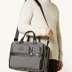TUMI 100 % Authentic Alpha Expandable Business Laptop Bag Briefcase Men