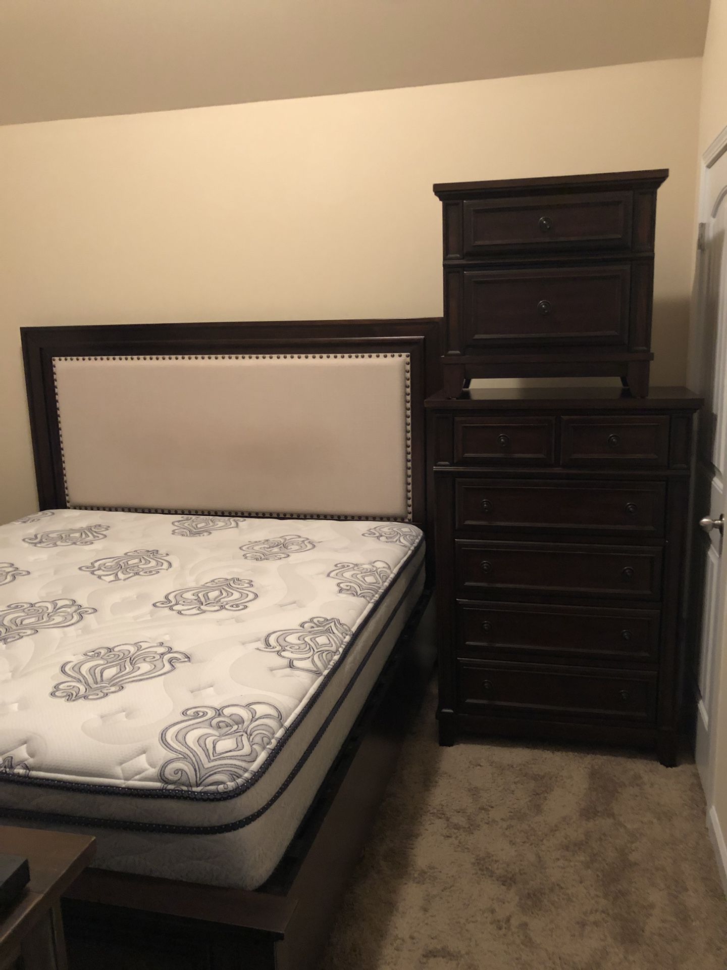 King Bedroom set without mattress