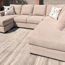 Large U-Shaped Sectional Couch, DELIVERY AVAILABLE!!