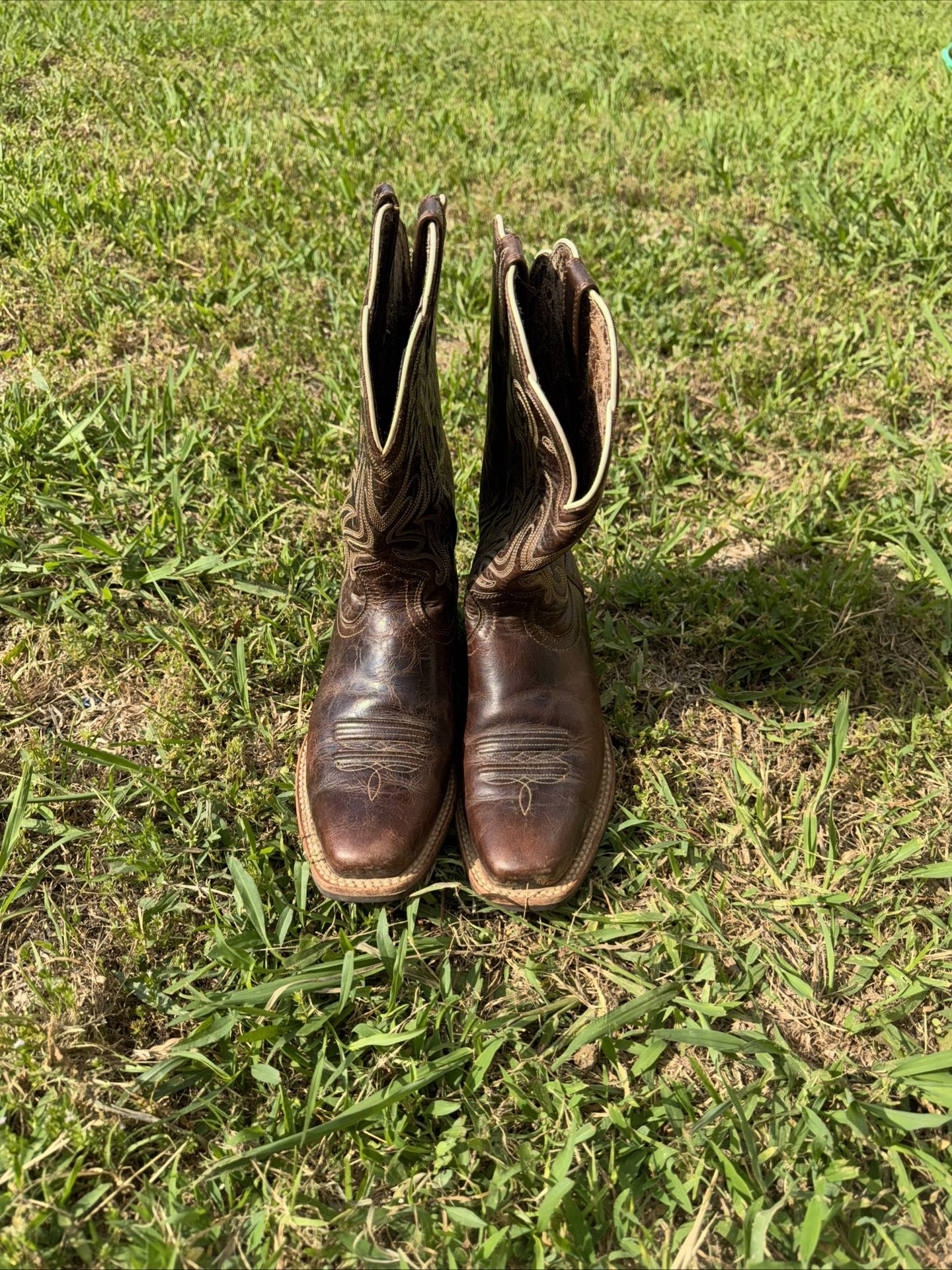 Ariat womens 8.5B distressed brown unbridled rancher wide square toe cowboy boot