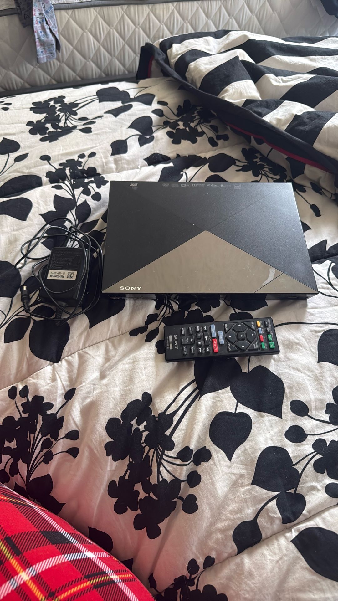 Sony 3D Blu-ray disc player and its remote control