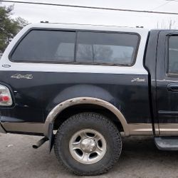 Camper shell / topper Ford F-150 short bed