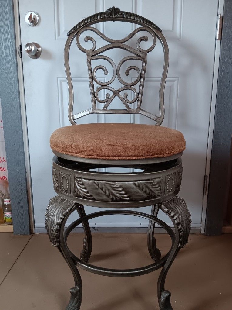 Metal Spinning Chairs (Great Condition)