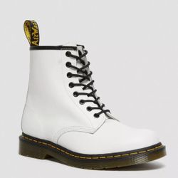 Brand New Women’s Doc martens 1460 Smooth Leather Boots Size 10