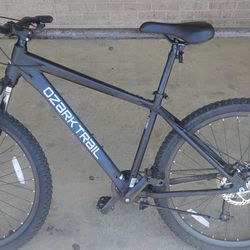 NEW Ozark Trail Bike w/  SM Suntour XCM30 Suspension & Disc Brakes