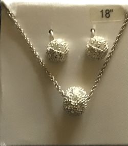 Necklace & Earrings $5