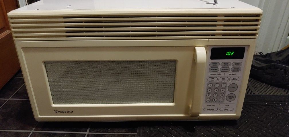 Microwave ( Magic Chef ) Stove top