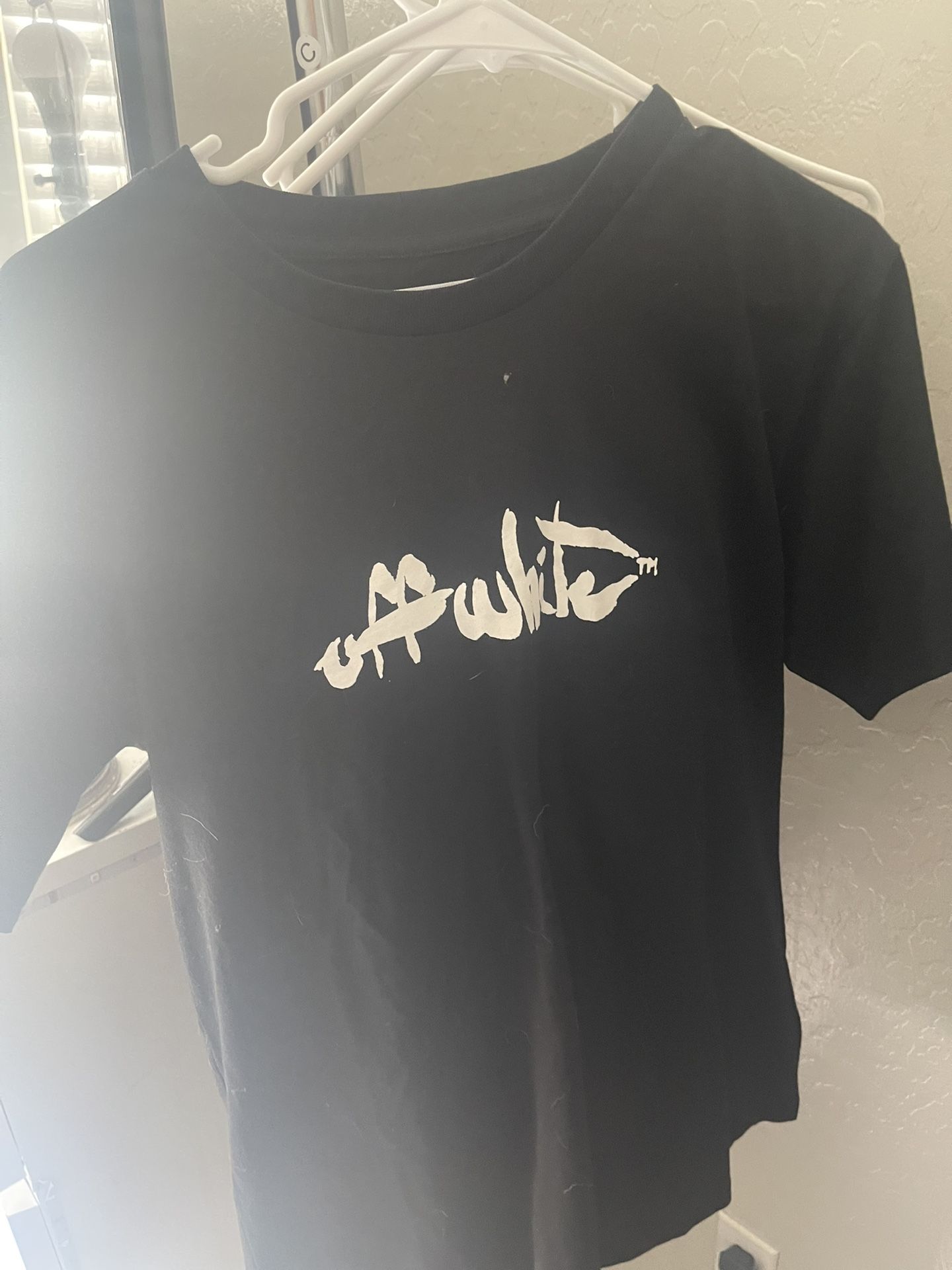 Off White Arrow Paint