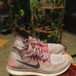 Women’s Nike Free Flyknit Running Shoes 2017 Just Like New! Women’s As 11!
