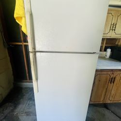 Free Refrigerator- Normal Working 