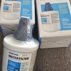 SAMSUNG Genuine Filter for Refrigerator Water and lce,
Carbon Block Filtration for Clean, Clear Drinking Water, 6-
Month Life, DA29-00003G, 1 Pack