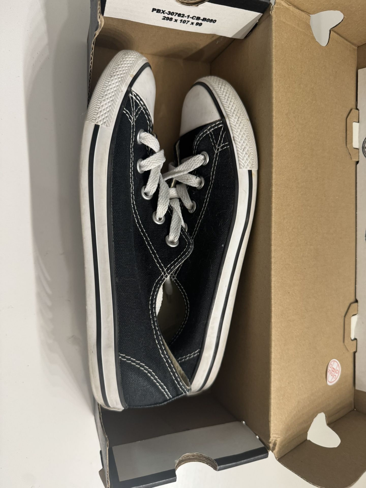 Black Converse Unisex Size 3. Good Condition 