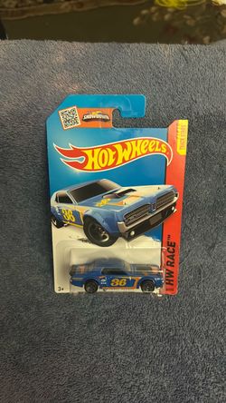 Hot Wheels HW Race Track Stars #36 Die-Cast Car