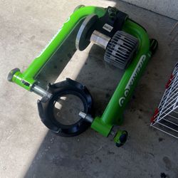 Kinectic Fluid Bike Trainer