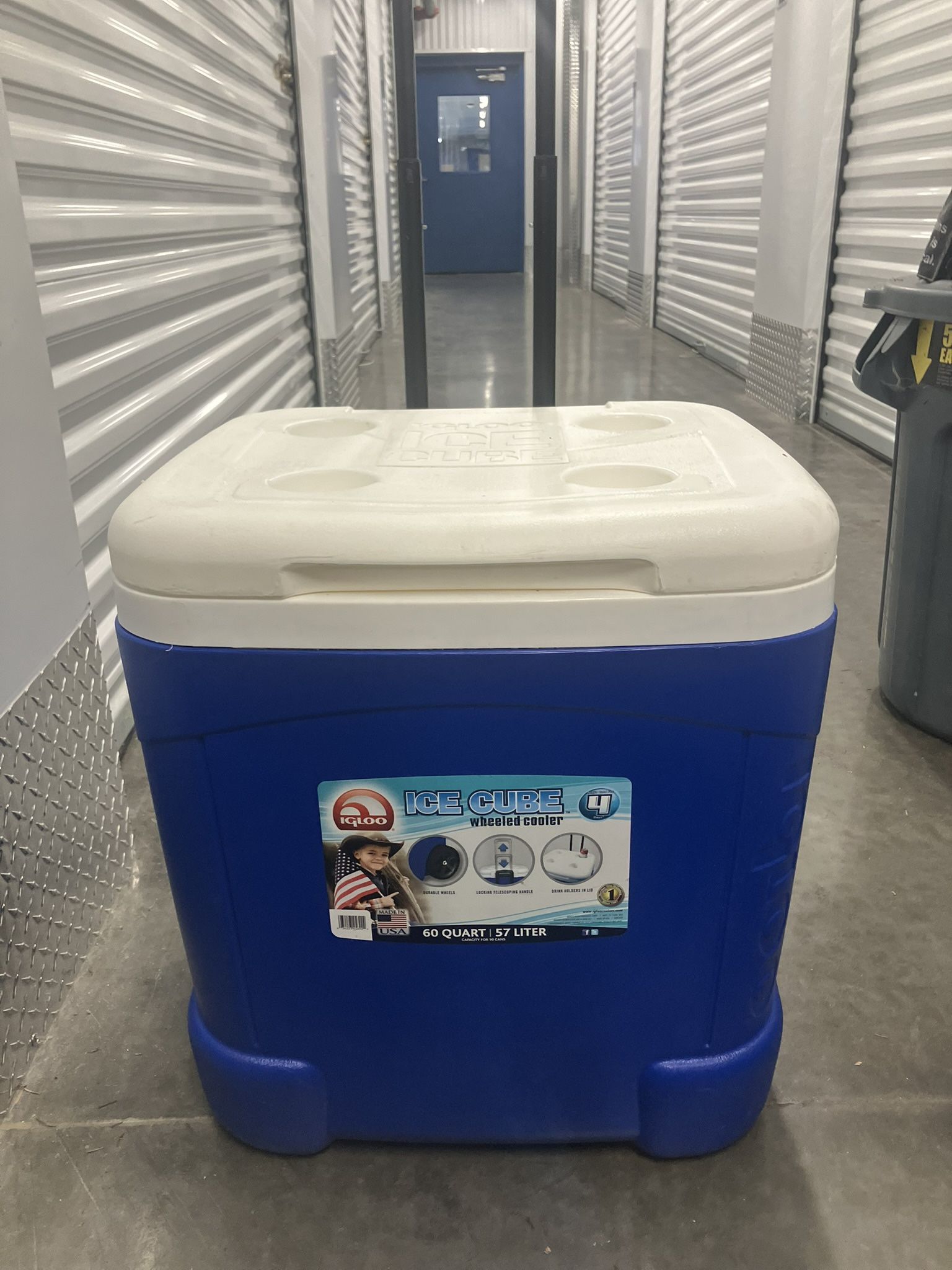 Igloo 60q Roller Cooler