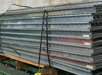 Gravity conveyor roller