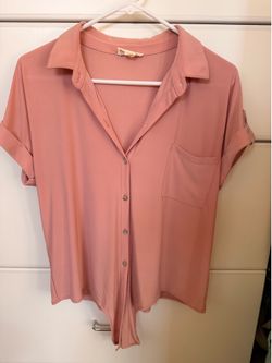 Women’s short sleeve button up/ Medium