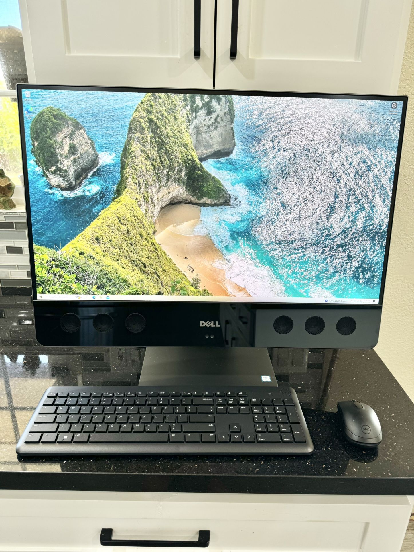 Dell XPS 27 7760 AiO - 1 TB SSD + 1 TB HDD - 16 GB RAM DDR4 - Intel i5 - Surround Sound Speakers - UHD Screen