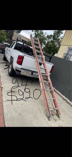 Excellent condition, 24 feet fiberglass ladders