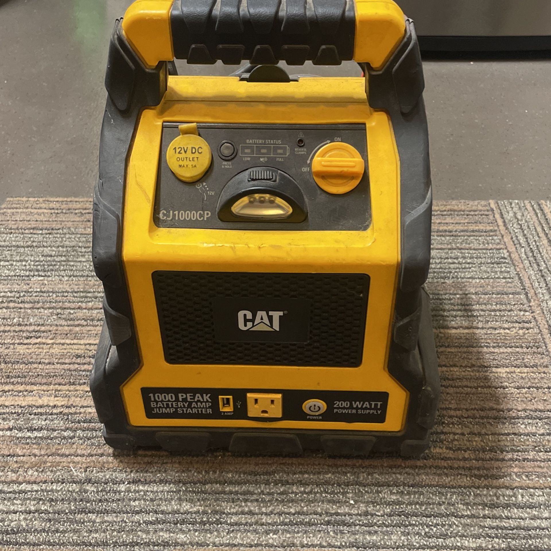 Caterpillar Battery AMP Jump Starter