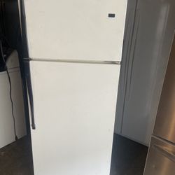 Top Freezer Refrigerator Good Conditions 3 Months Warranty Delivery Available 