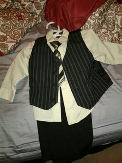 Boys suit 2t