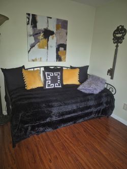 Black Daybed  wrought iron with trundle