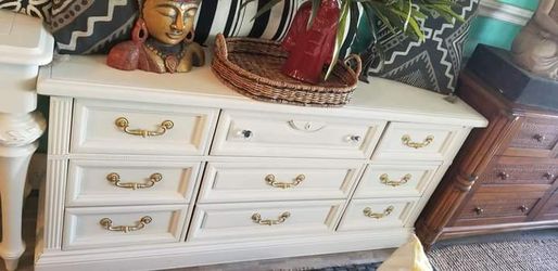 CUTE BUFFET OR TV STAND AT PICKY PINCHERS 5912 54TH AVE N KENNETH CITY OPEN 12-6PM FREE DELIVERY