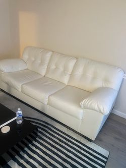 WHITE LEATHER LUXURY SOFA!