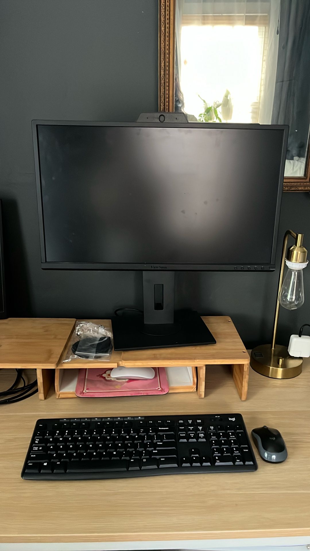 Computer Screens With Stands (2)