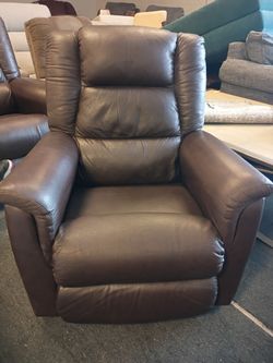Lazy Boy Brand Power Recliner Chair. $500 Free Delivery 