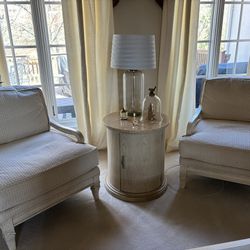 Luxurious chair set with side table and lamp