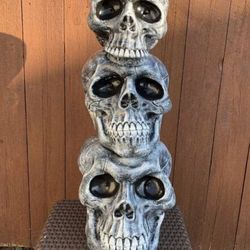 Triple Decker Skull Statue 
