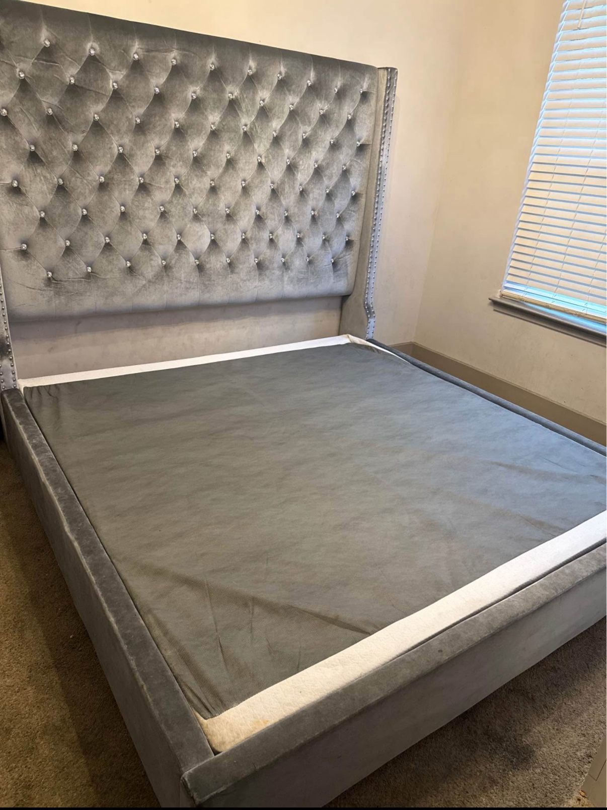 Grey Velvet Diamond Upholstered King Bed