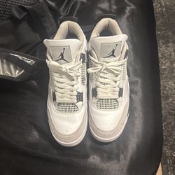 Jordan 4s military black/midnight navy