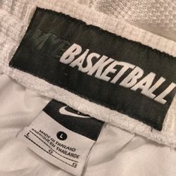 Men's Nike L Basketball Shorts