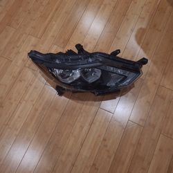 2017-2019 Nissan Rogue Right Passenger Side Headlight 