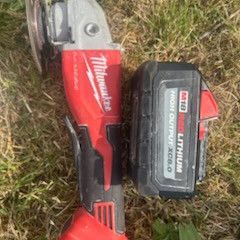 Milwaukee Grinder M18 Brushless + 8.0 High Output Battery