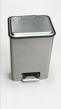Stainless Steel Step-On Trash Can w/ Removable Liner