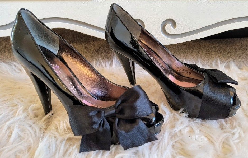 Gorgeous Paris Hilton black heels. Size 7.5. Great condition